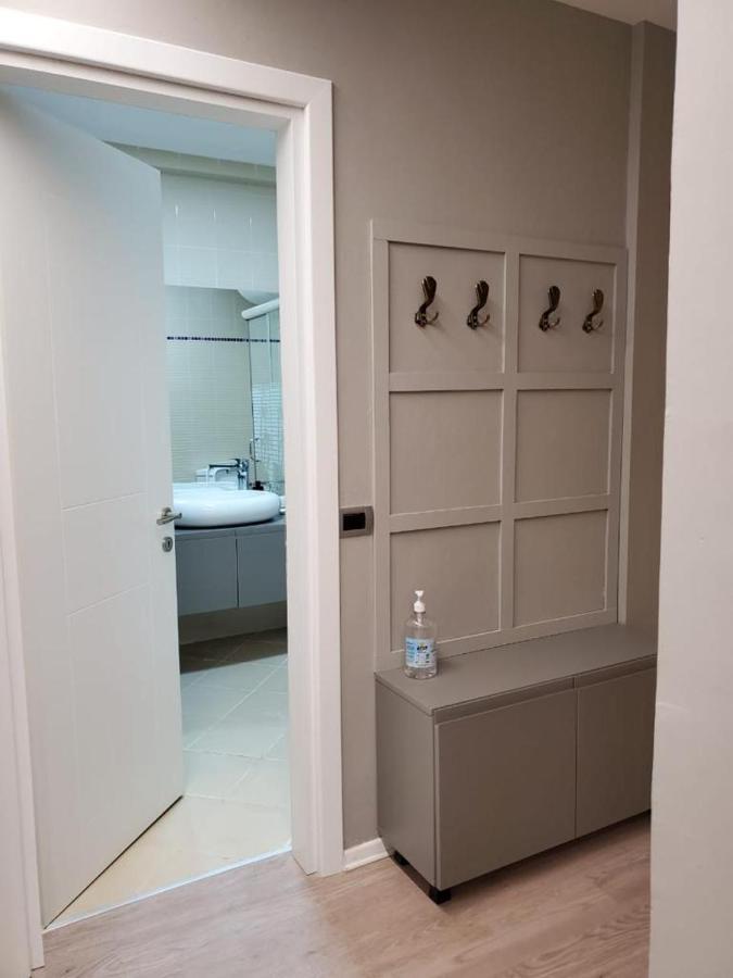 Helga'S Deluxe 3 Apartment 티라나 외부 사진